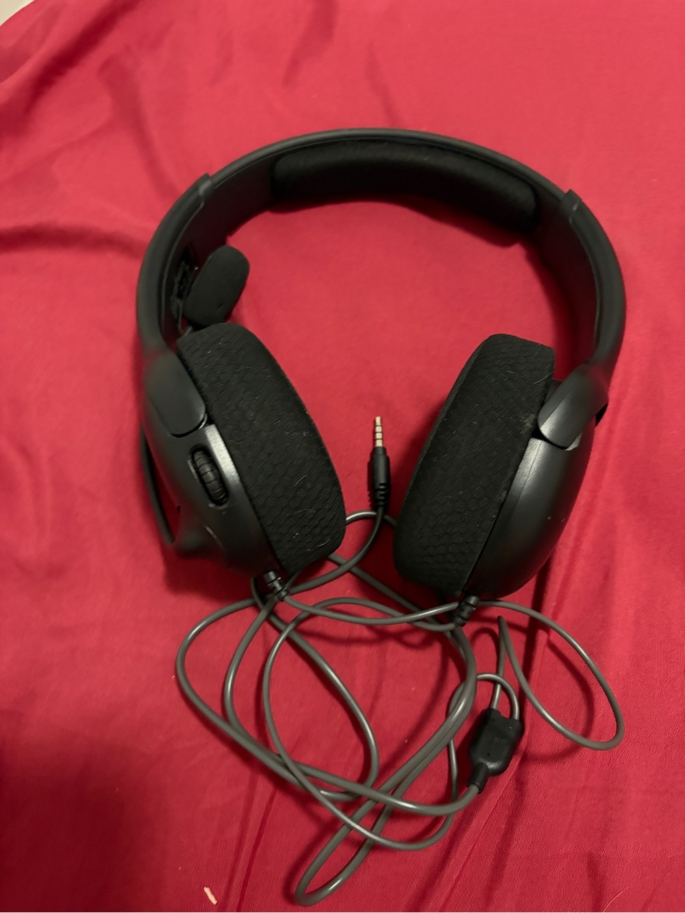 Black Over-Ear Wired Headphones with Built-In Mic and Comfortable Cushions